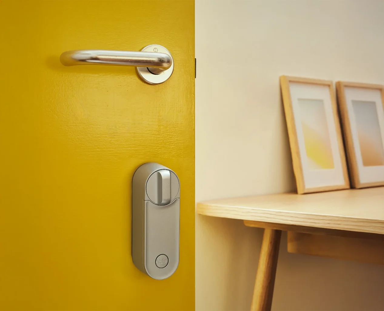 La Serrure connectée Linus L2 s’installe côté intérieur. La Serrure connectée Linus L2 s’installe côté intérieur.